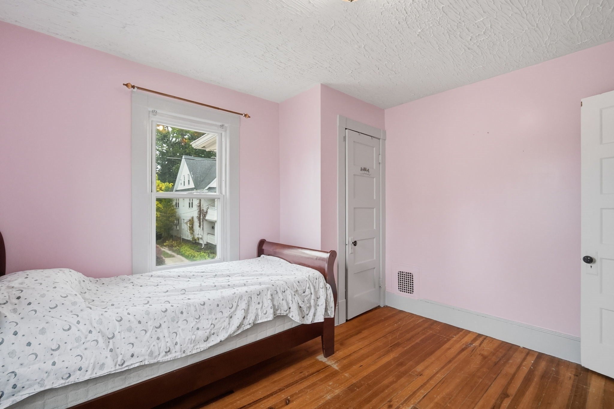 98 Bristol Street, Springfield, MA Photo #22