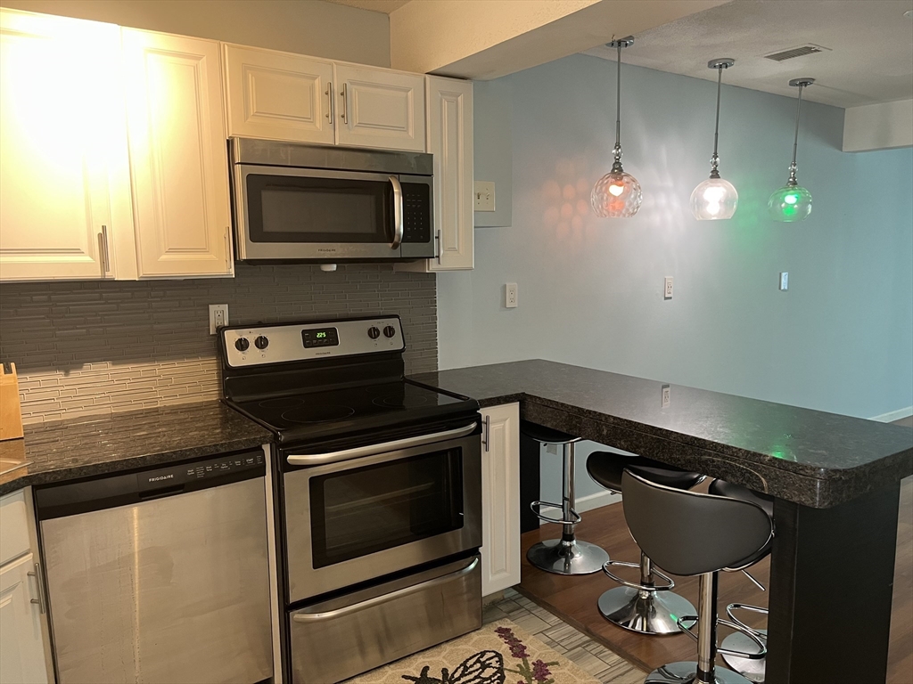 555 Russell Rd D18