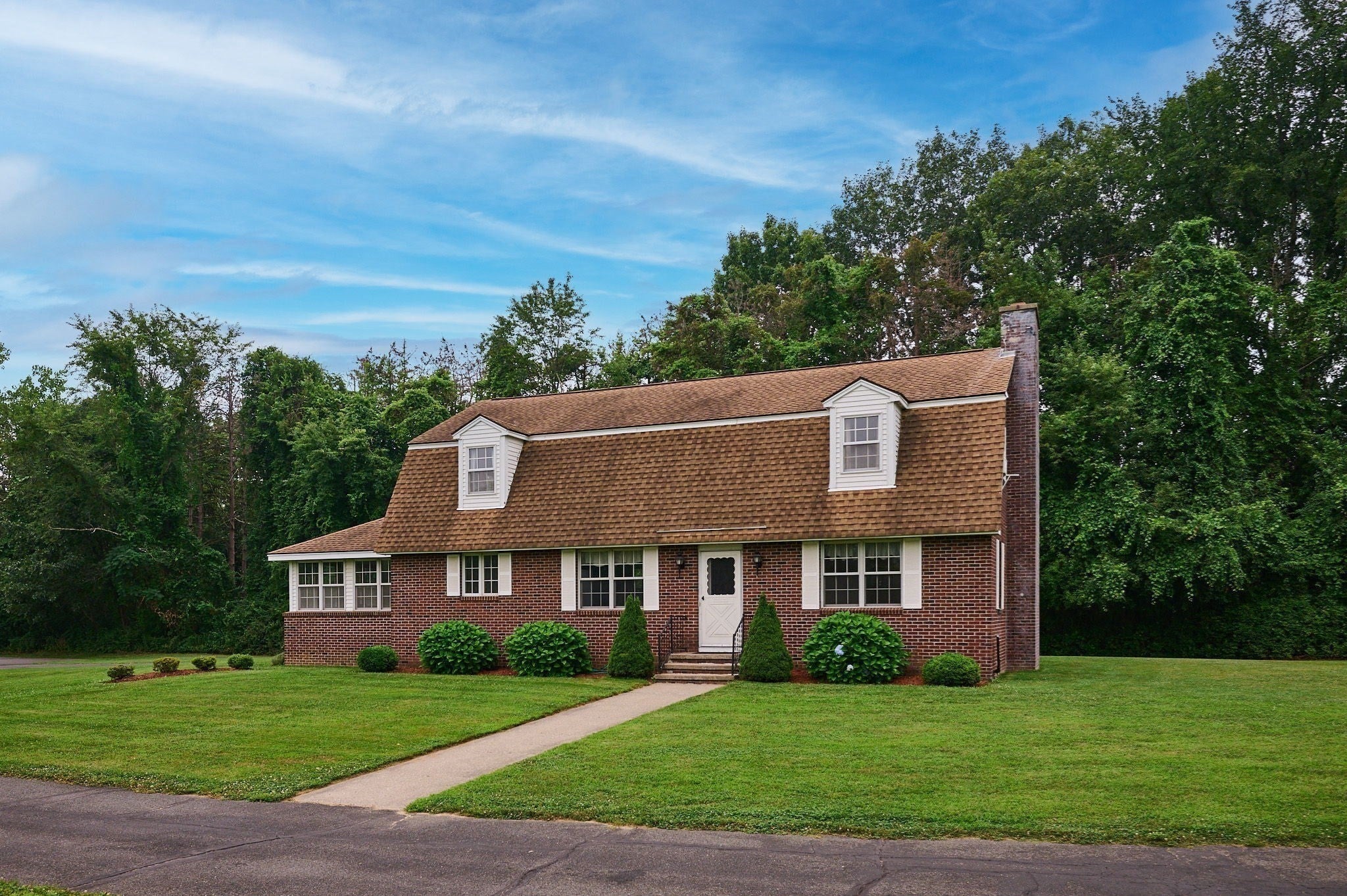 34 Plain Rd East