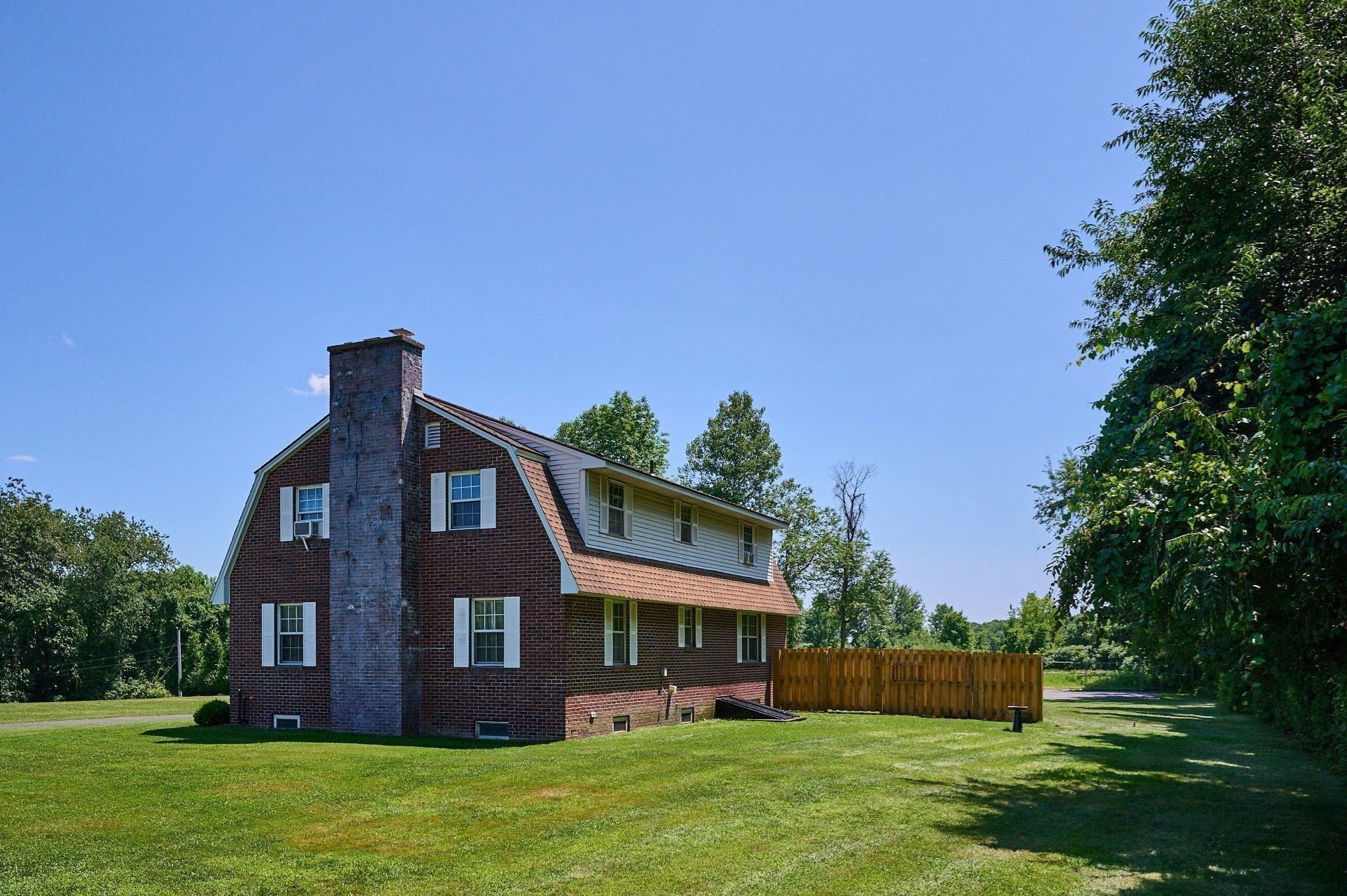 34 Plain Rd East