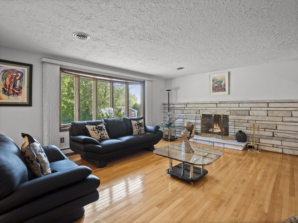 15 Nixon Ln