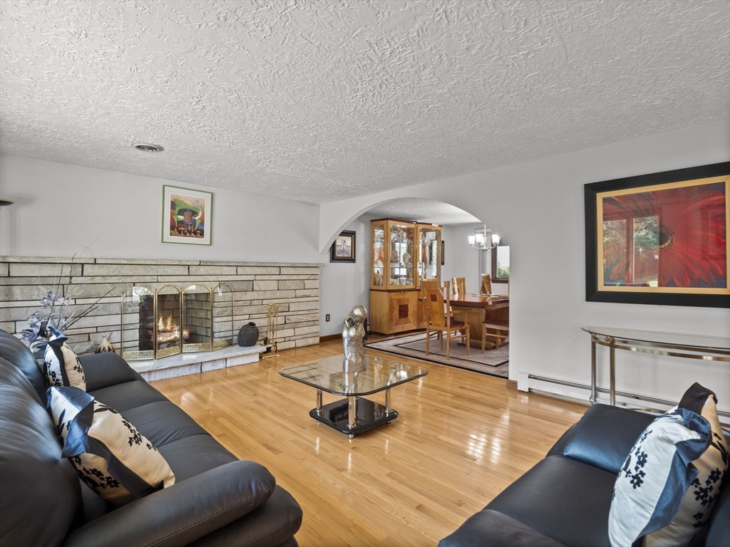 15 Nixon Ln