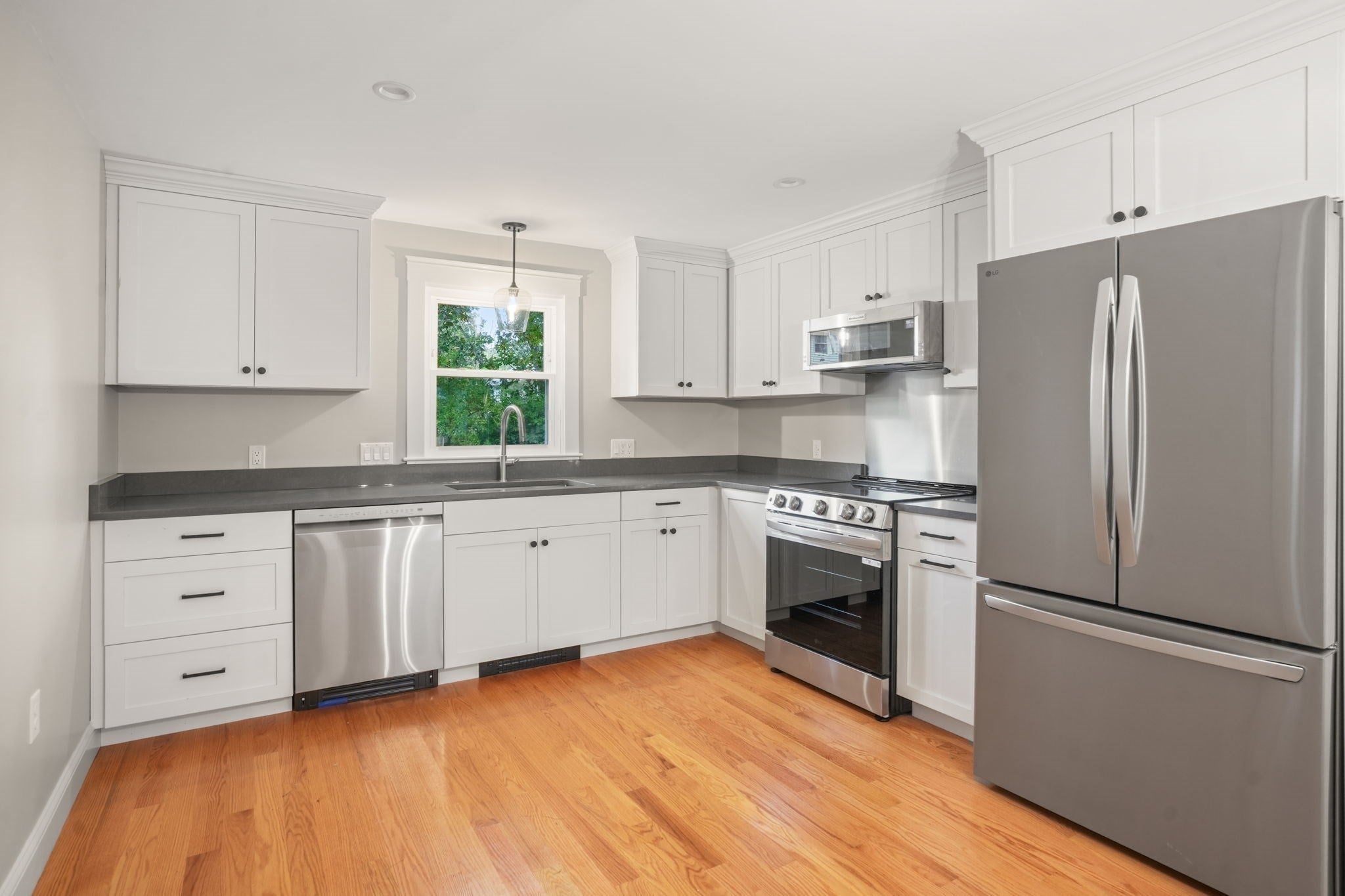 15 Myers St, Uxbridge, MA Photo #2