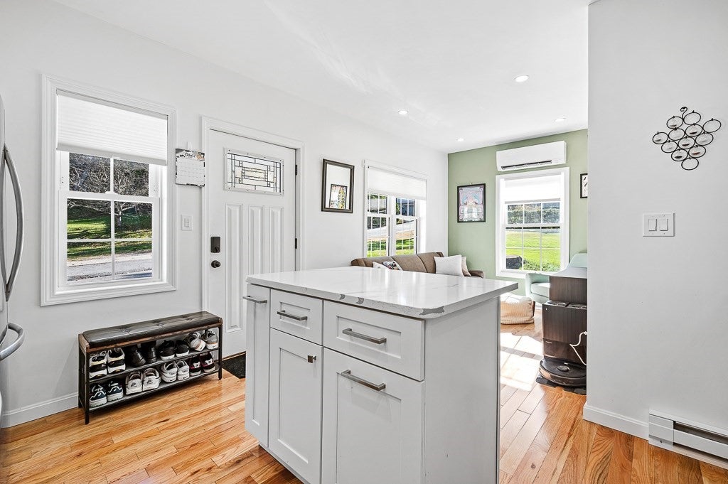 2 Rolfe Ave, Worcester, MA, 2 Rolfe Ave, Worcester, MA Photo #34