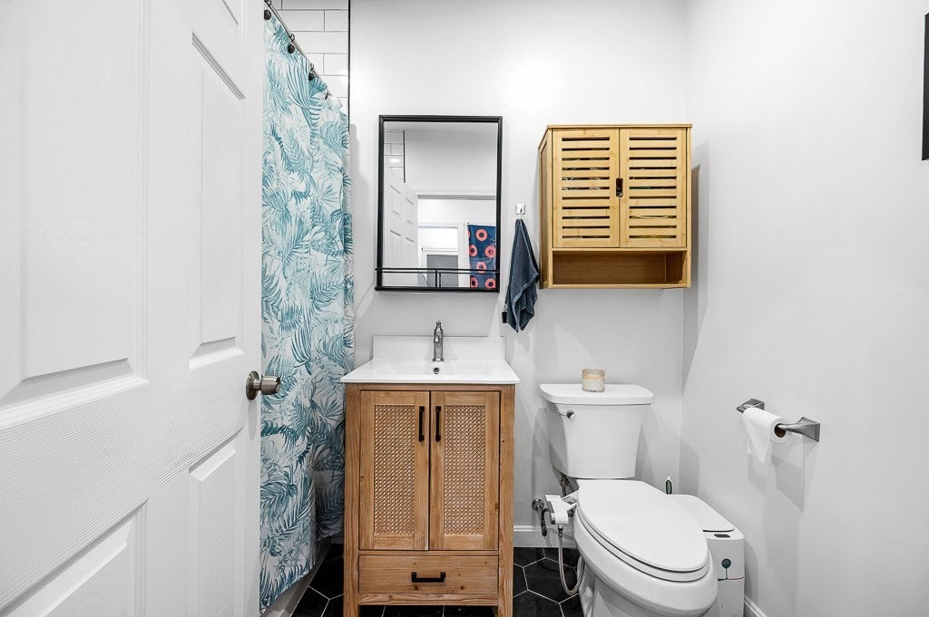 2 Rolfe Ave, Worcester, MA, 2 Rolfe Ave, Worcester, MA Photo #38