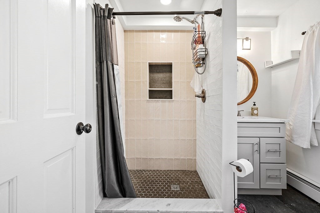 2 Rolfe Ave, Worcester, MA, 2 Rolfe Ave, Worcester, MA Photo #29