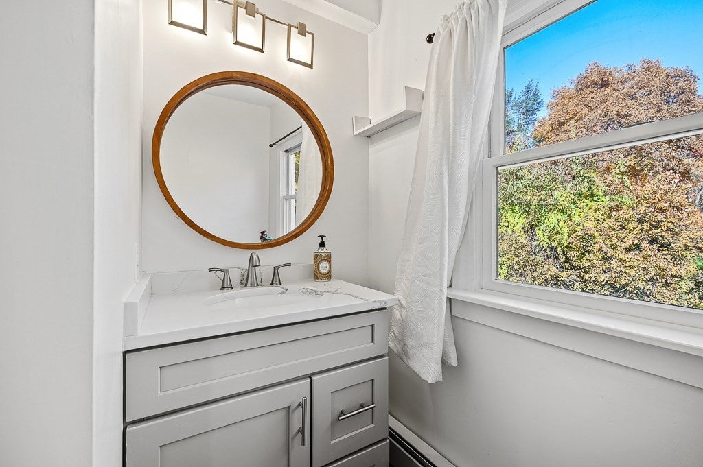 2 Rolfe Ave, Worcester, MA, 2 Rolfe Ave, Worcester, MA Photo #28