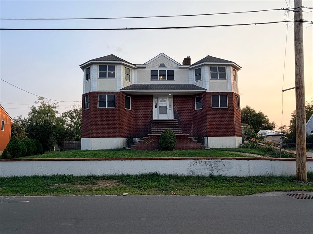 29 Newport Rd