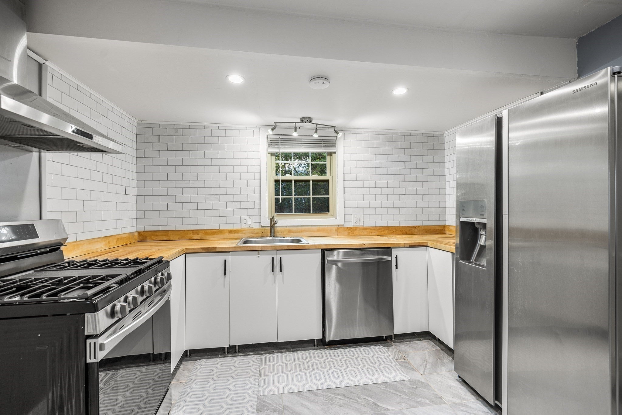 51 Selwyn Rd, Randolph, MA Photo #2