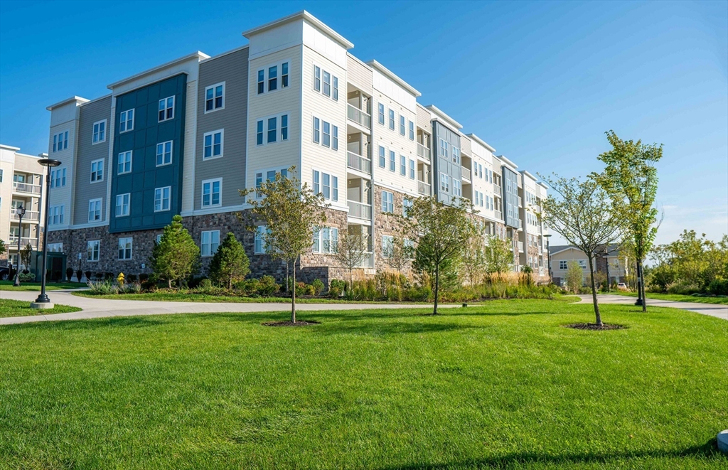 6 Stratton Drive 407