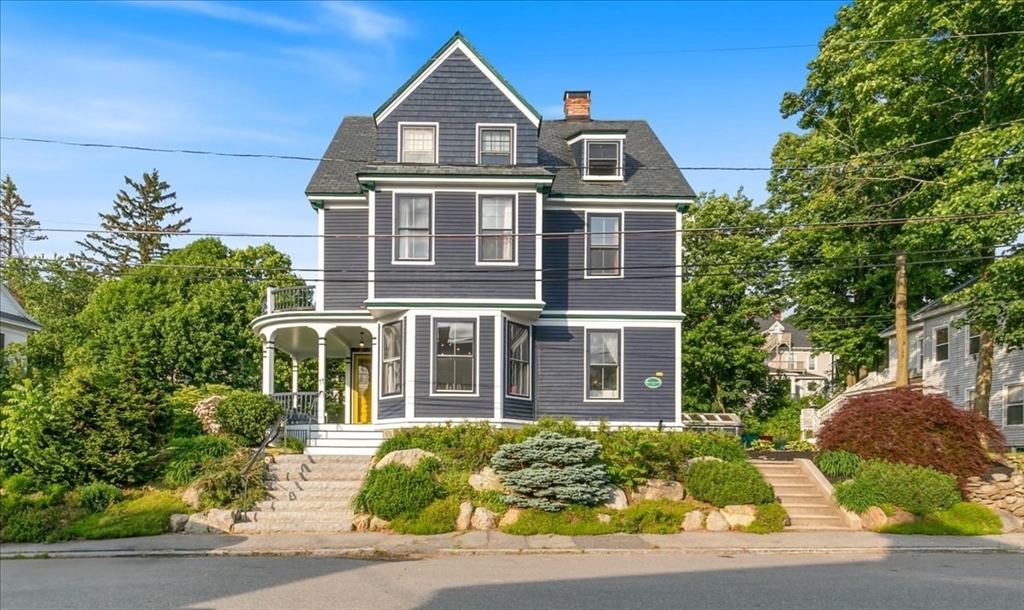 44 Hanks St