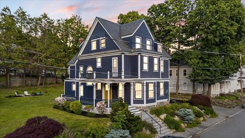 44 Hanks St Lowell MA 01852