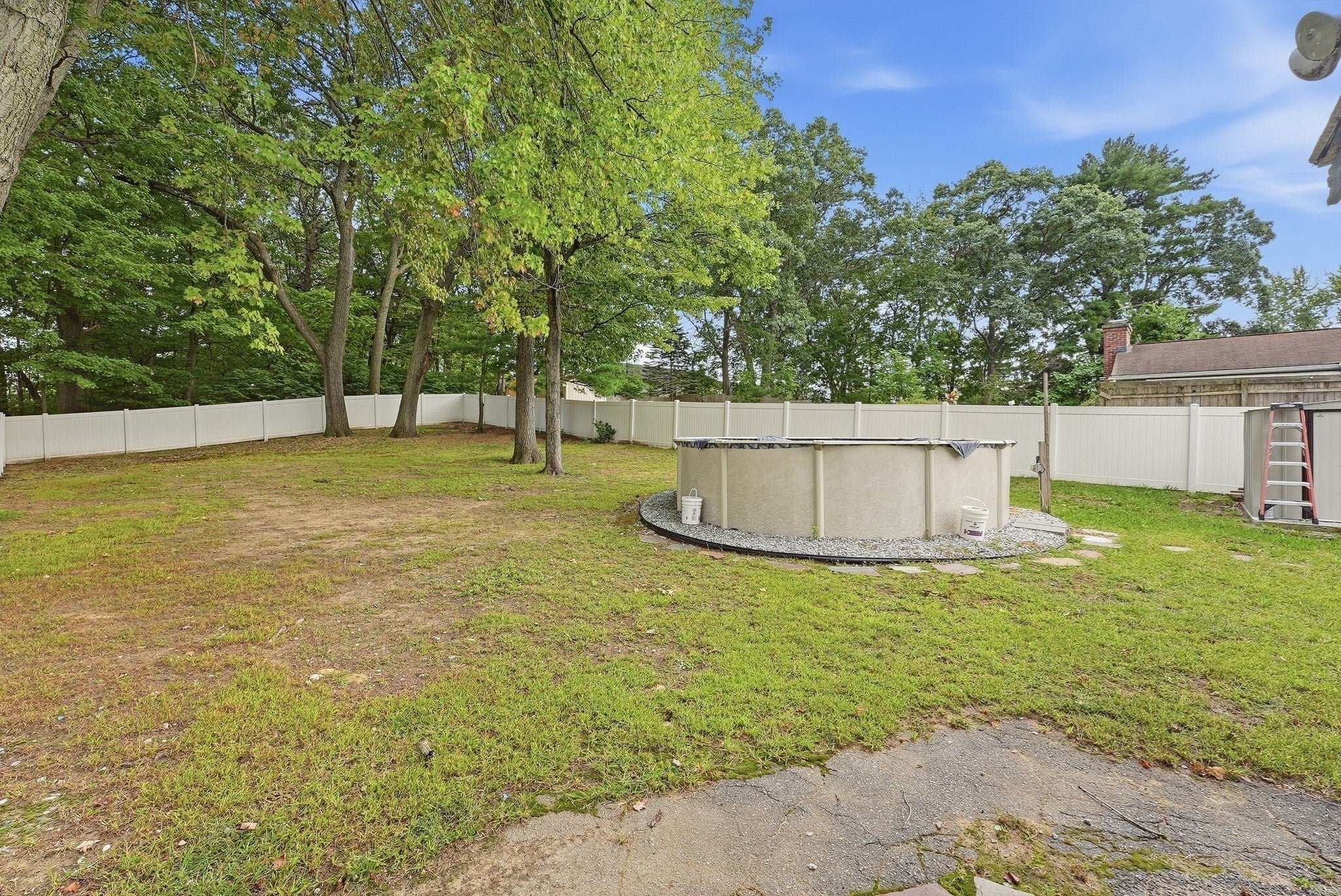 11 Garrity St, Chicopee, MA Photo #32