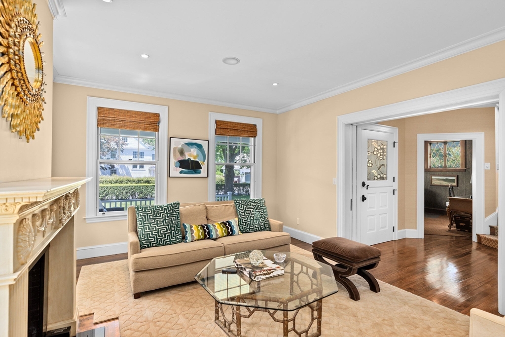 11 Beach St