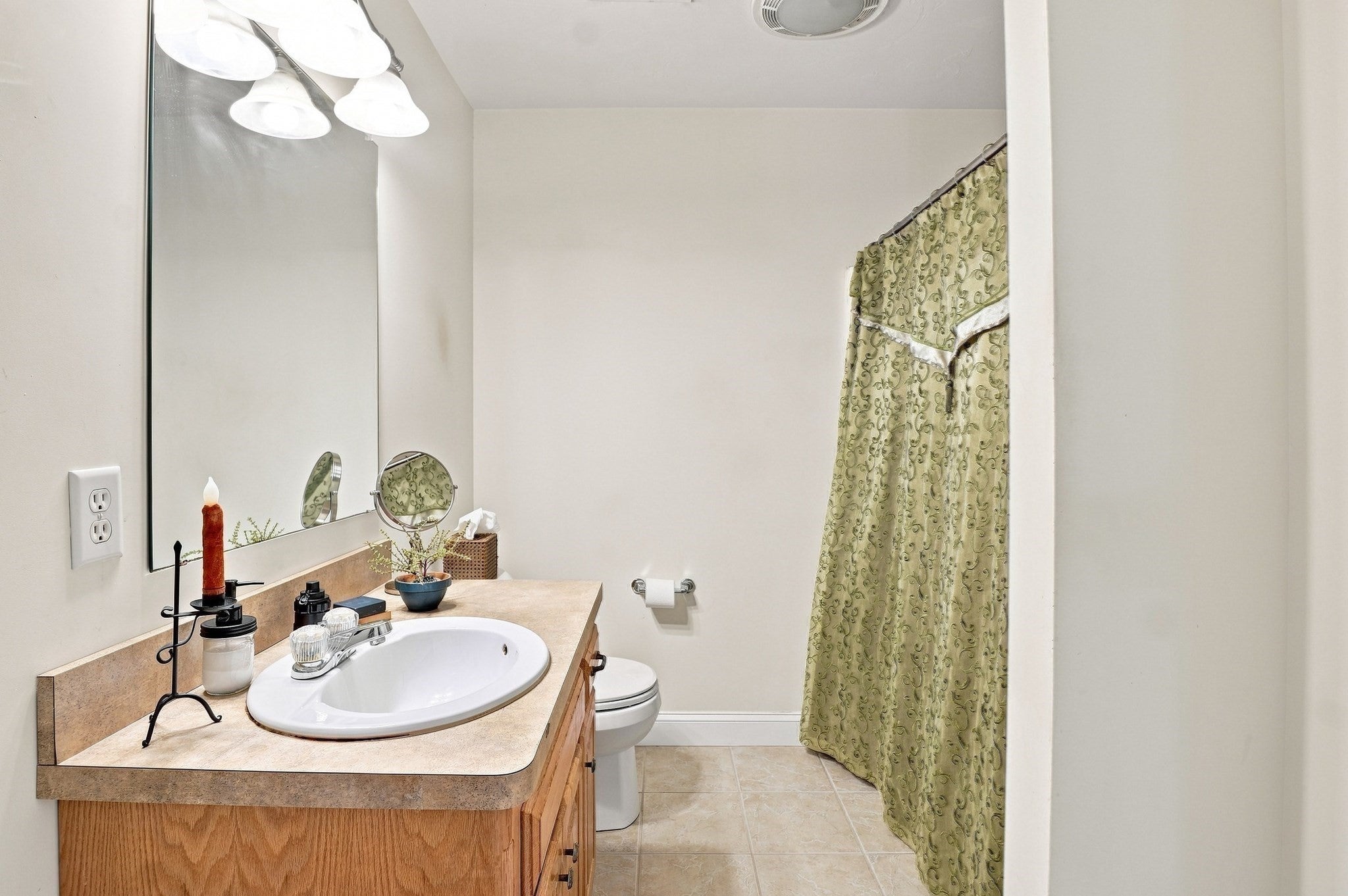 97 Horne Way #97, Millbury, MA Photo #24