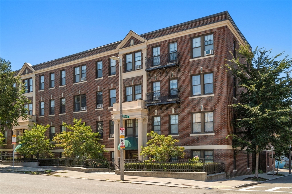 185 Chestnut Hill Avenue 18