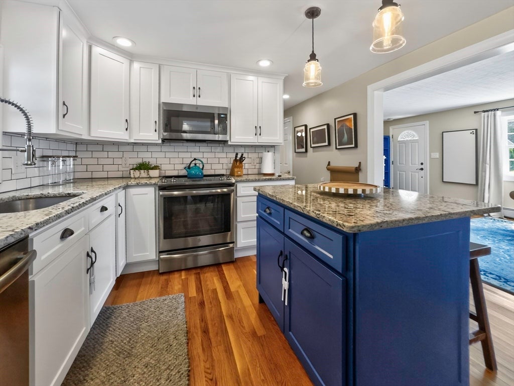 47 Maple Cir, Shrewsbury, MA Photo #12