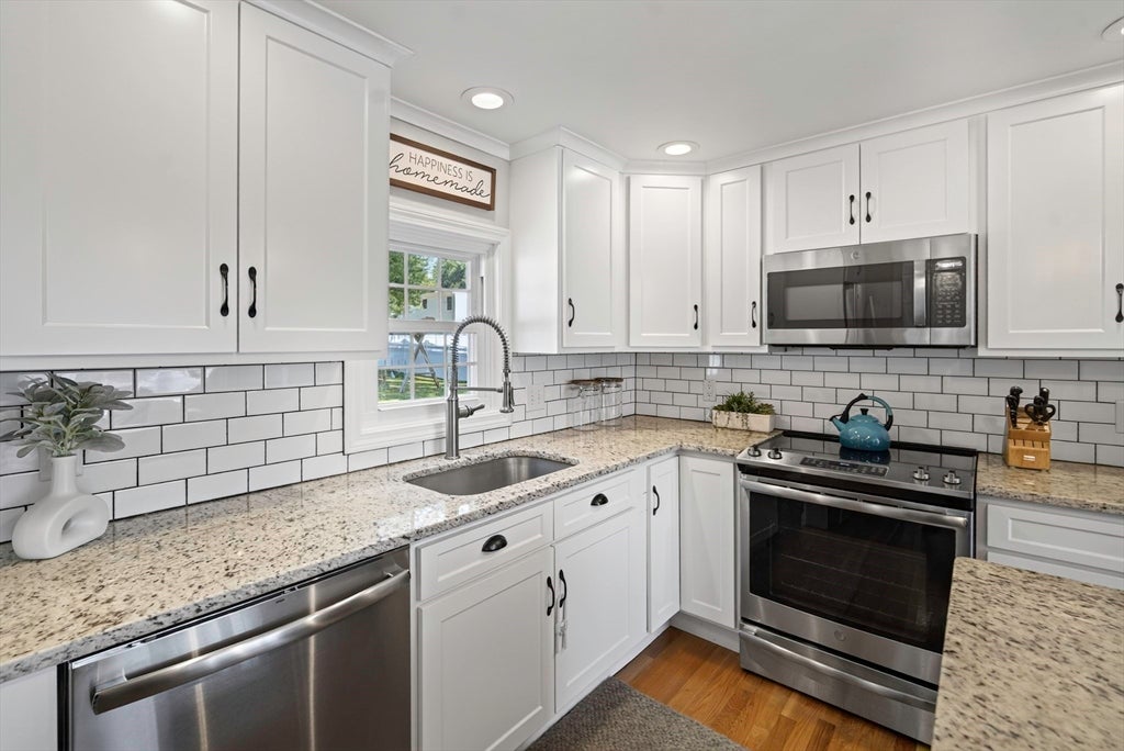 47 Maple Cir, Shrewsbury, MA Photo #10