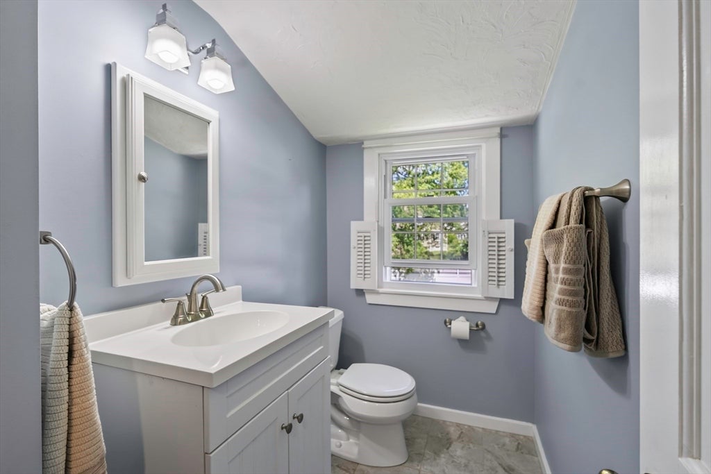 47 Maple Cir, Shrewsbury, MA Photo #28