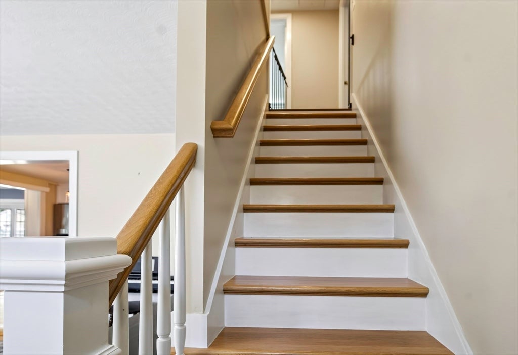 47 Maple Cir, Shrewsbury, MA Photo #23