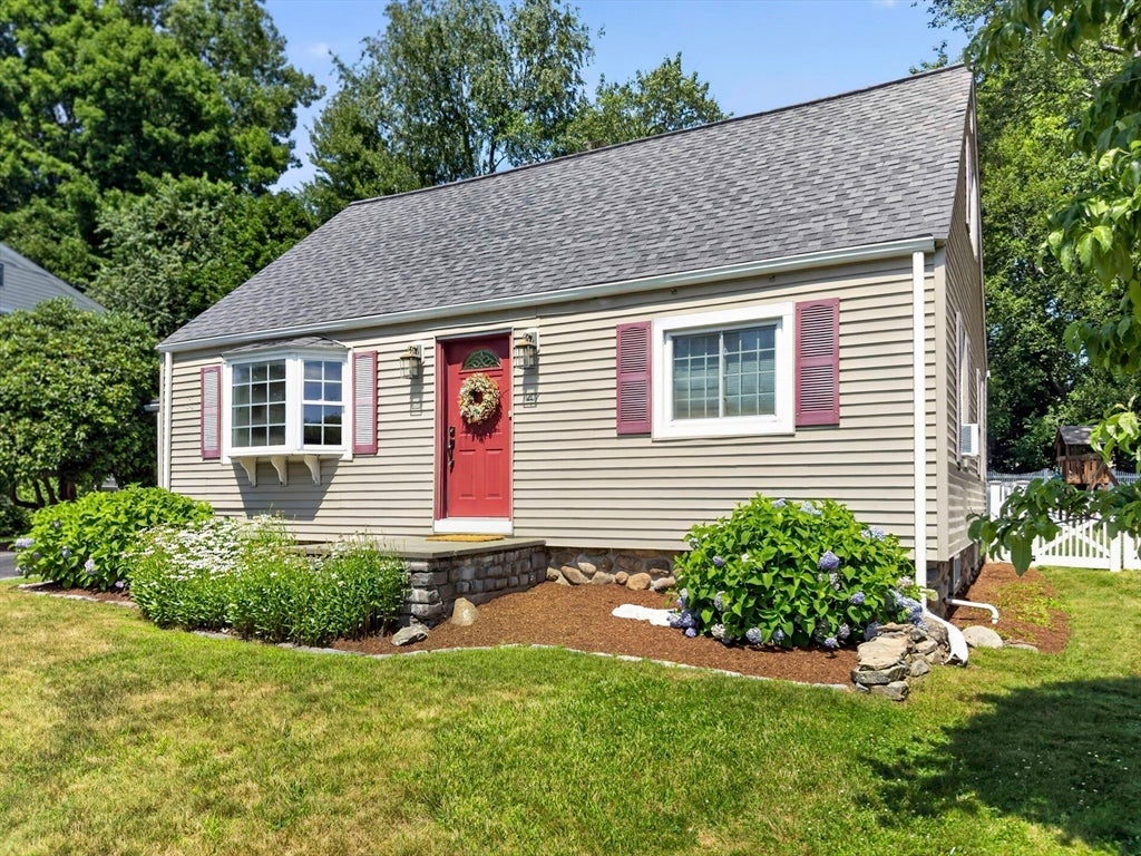47 Maple Cir, Shrewsbury, MA Photo #2