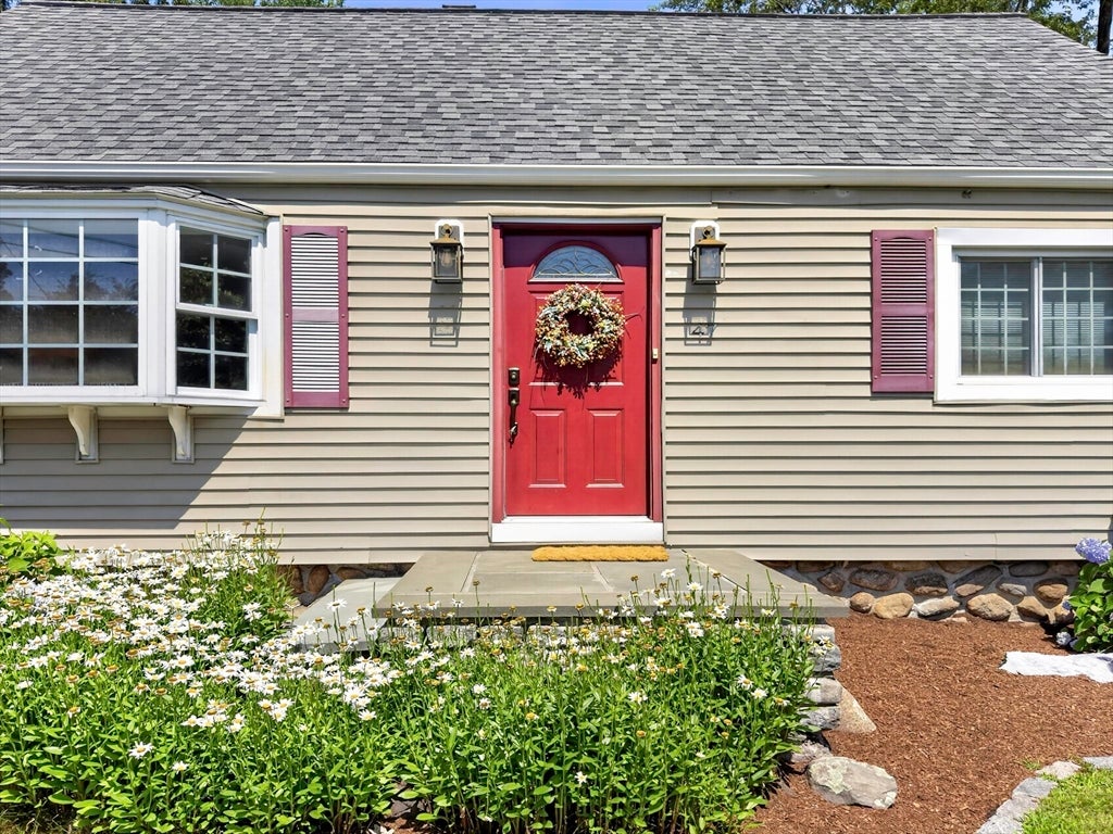 47 Maple Cir, Shrewsbury, MA Photo #4