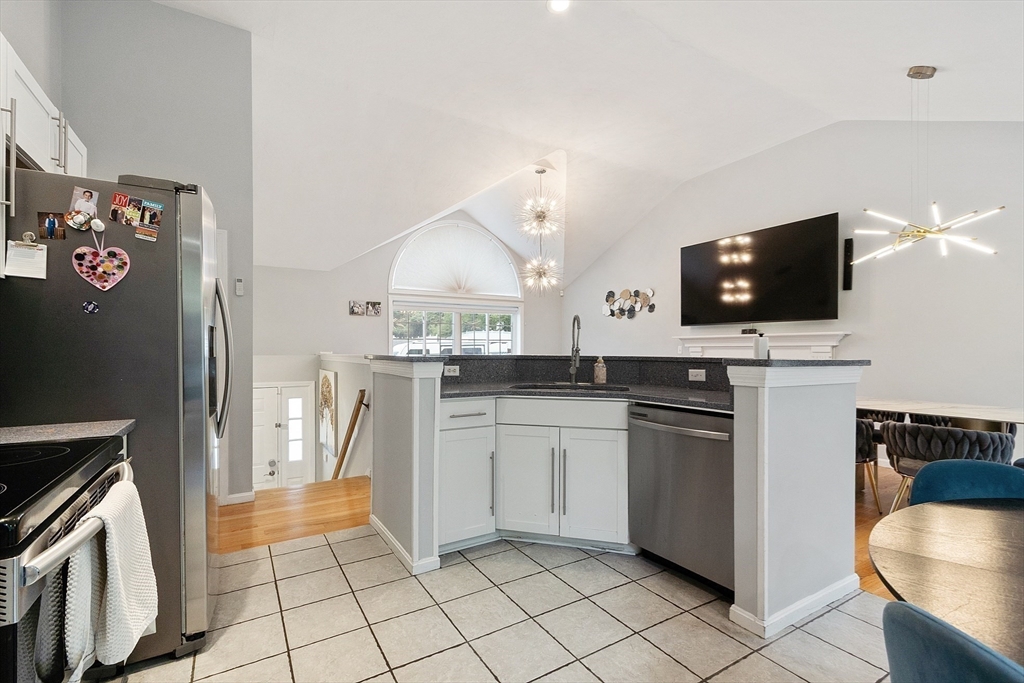 2 Pinebrook Ln