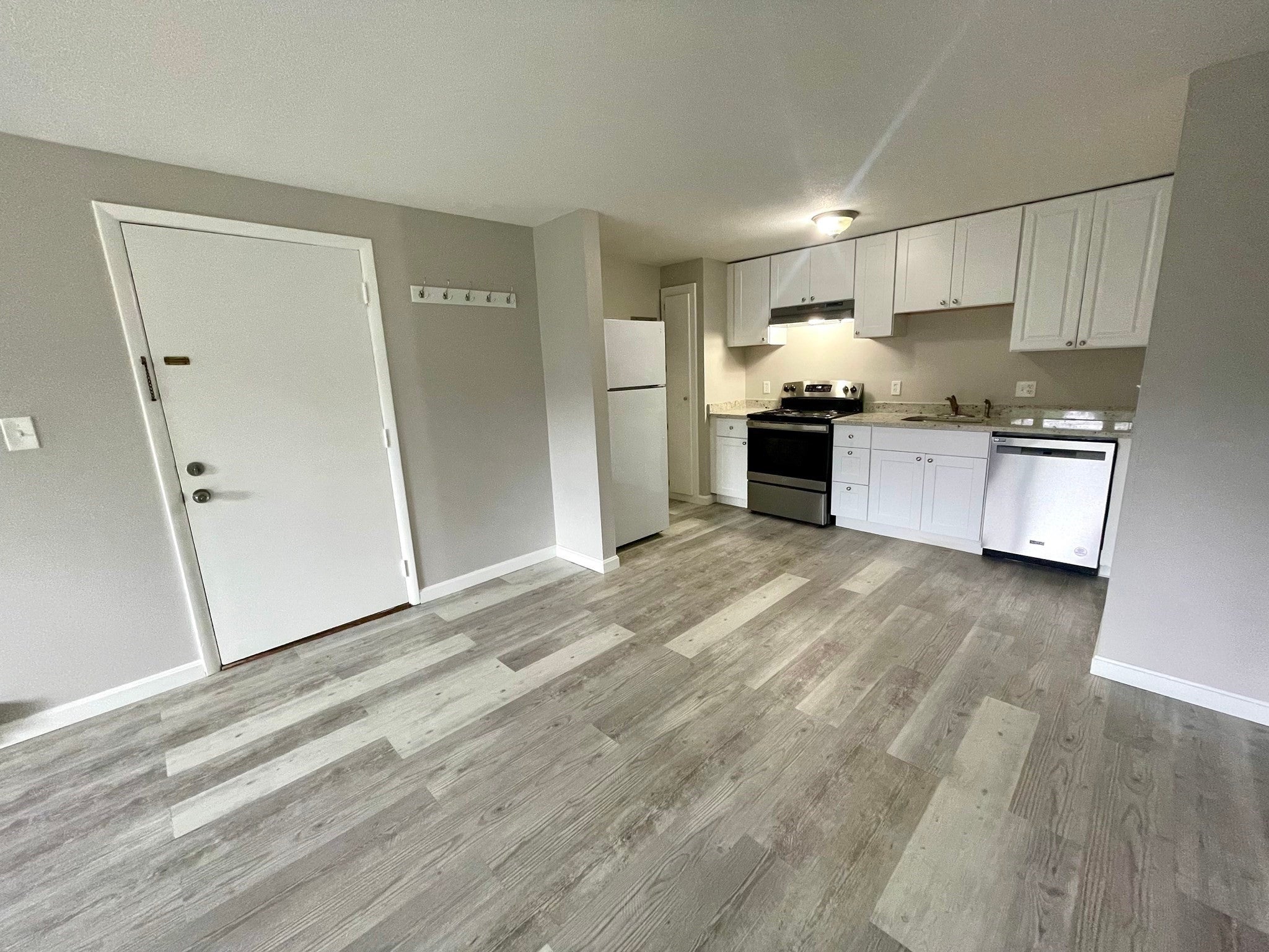 Photo of 14B Mayberry Dr, Westborough, MA
