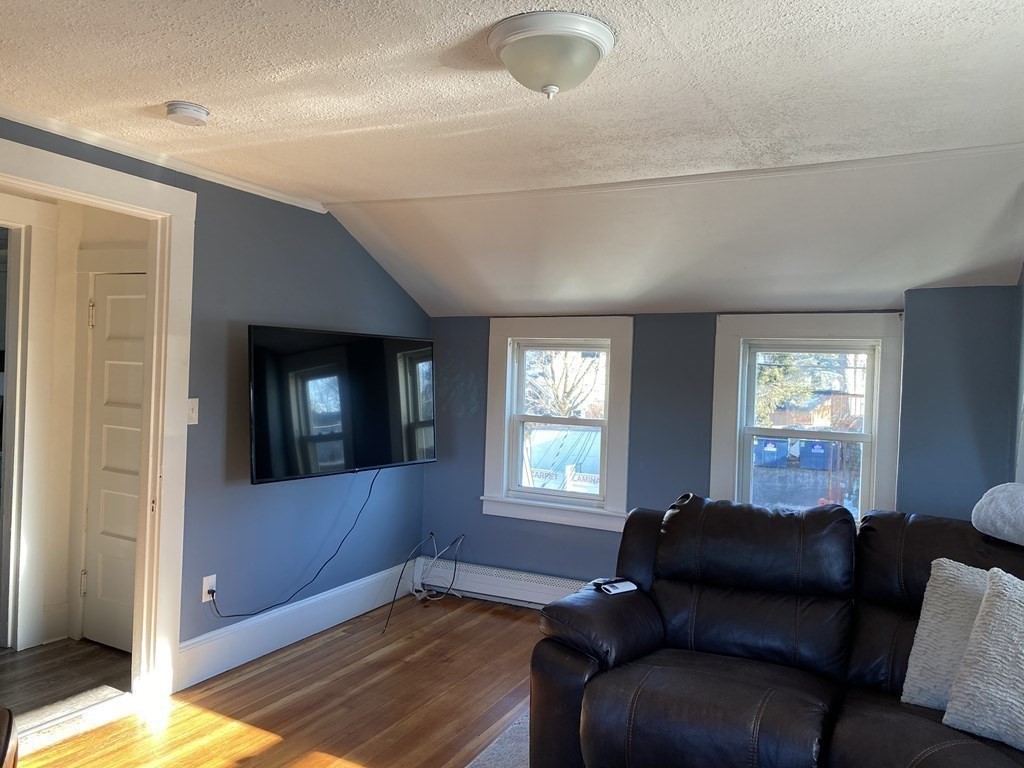 556 Center St 2
