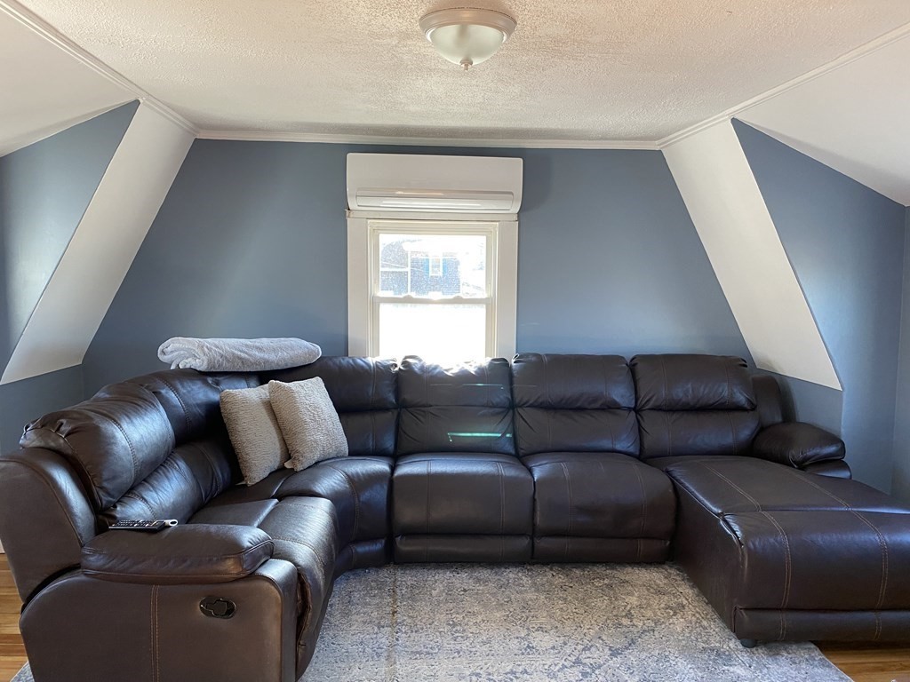 556 Center St 2