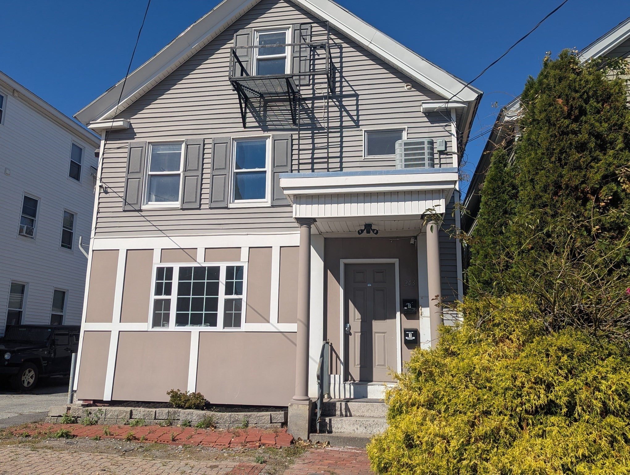 Photo of 243 Appleton St, Lowell, MA