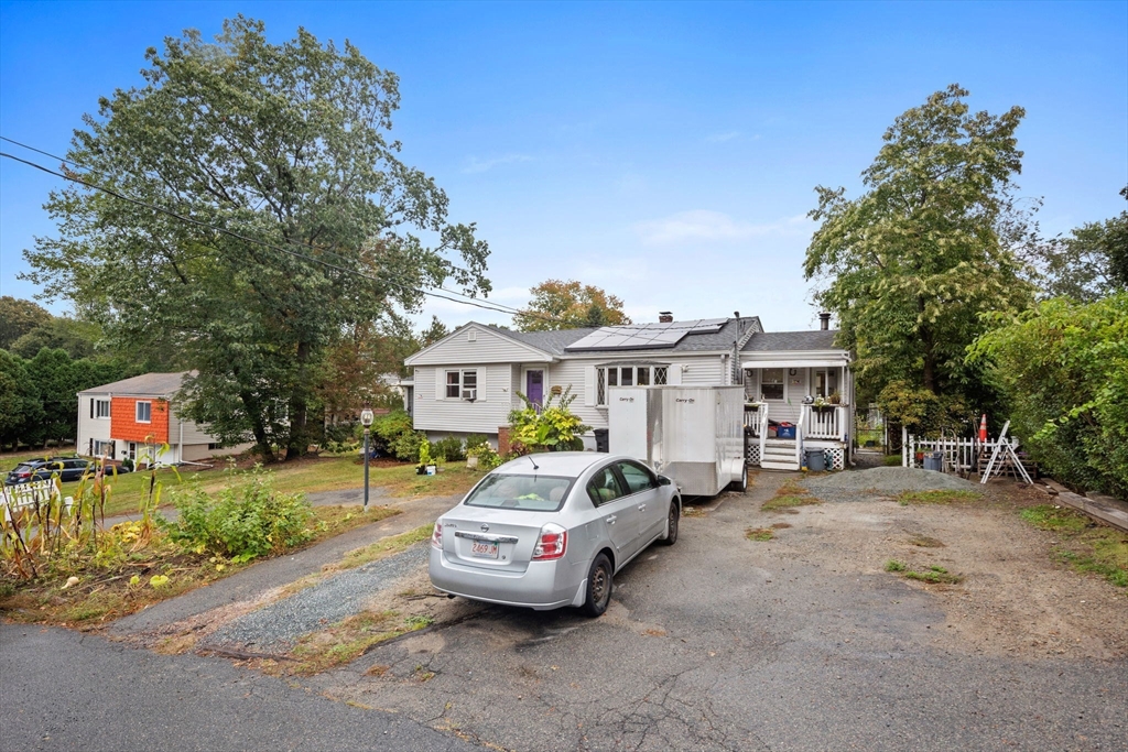 18 Sterling Ave