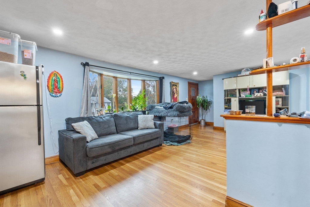 18 Sterling Ave