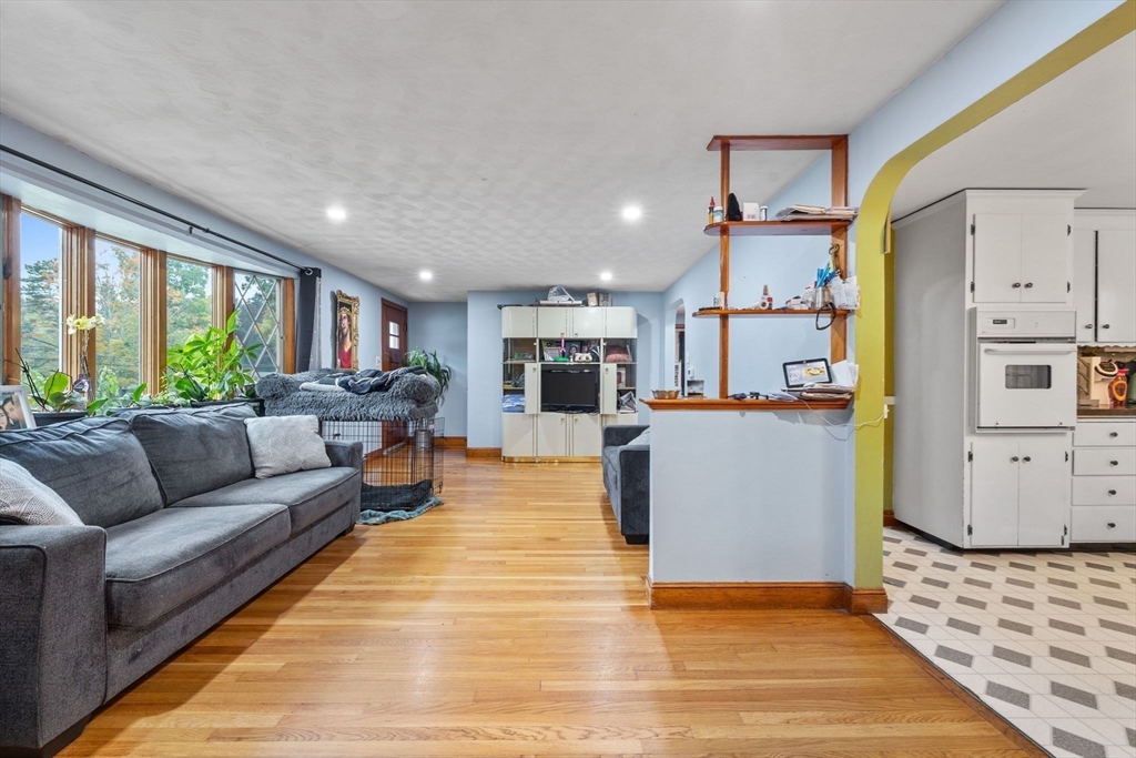 18 Sterling Ave