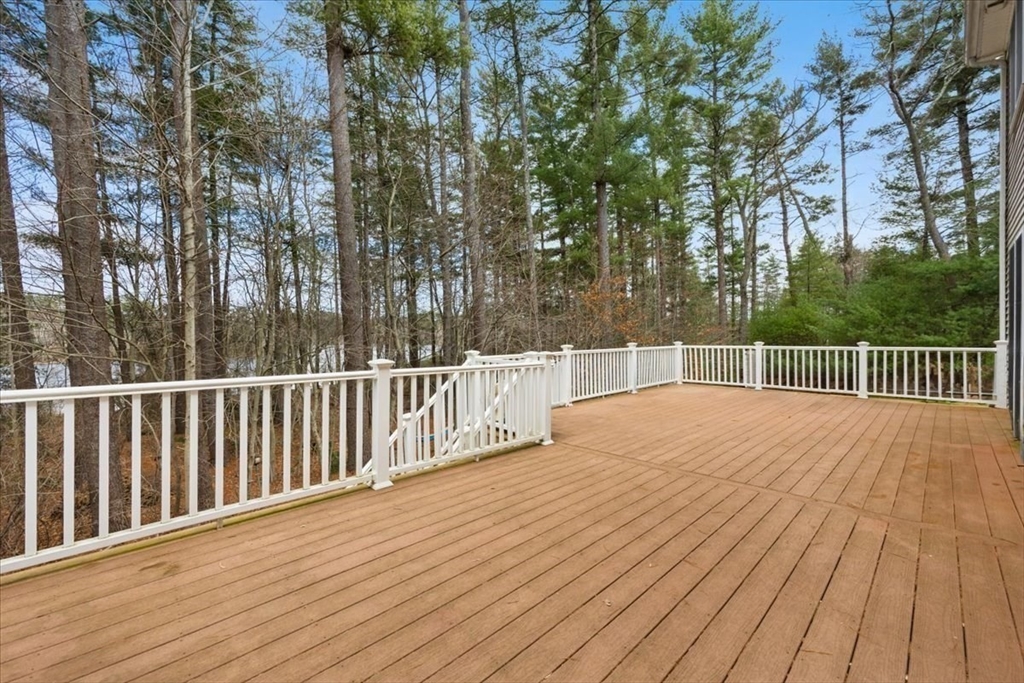 9 Chrisjenn Brook Ln