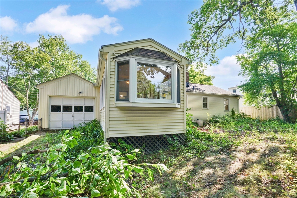 11 W Canton Cir