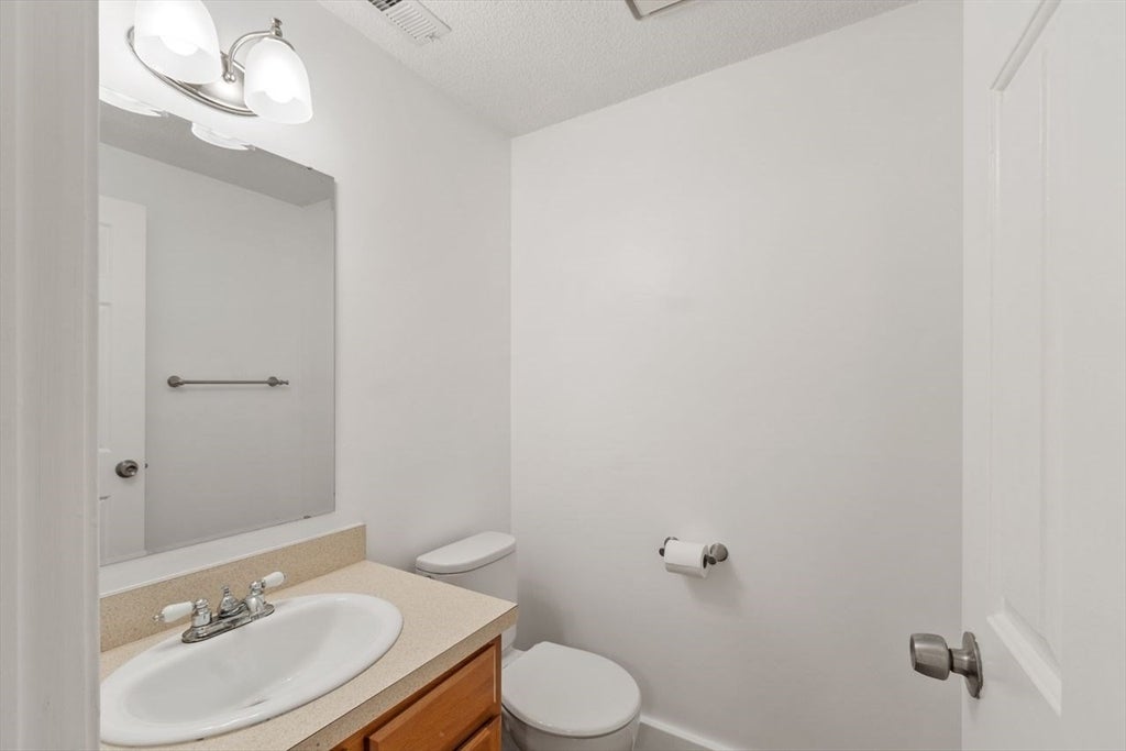 2701 Forest Park Drive #2701, Auburn, MA, 2701 Forest Park Drive #2701, Auburn, MA Photo #10