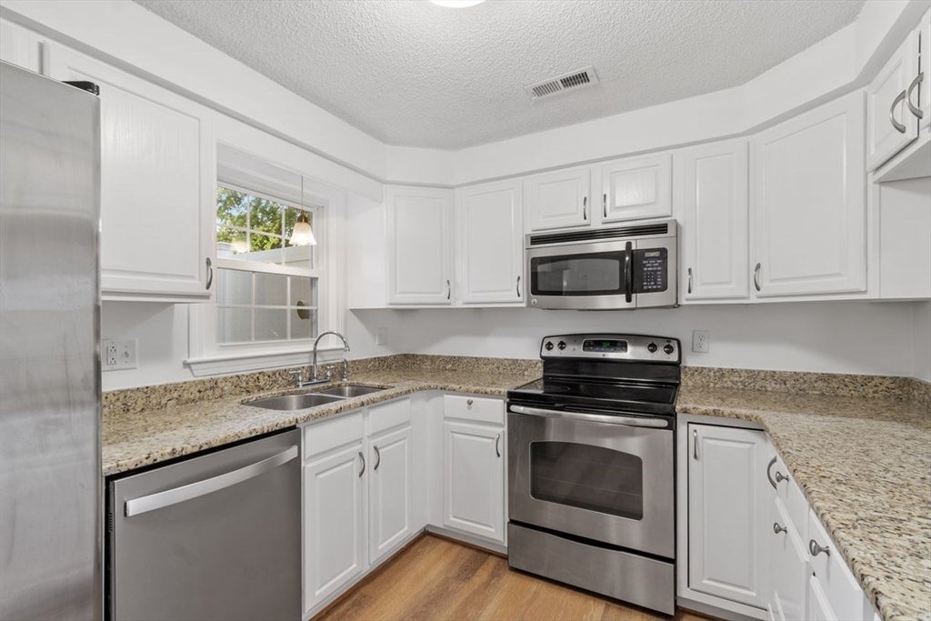 2701 Forest Park Drive #2701, Auburn, MA, 2701 Forest Park Drive #2701, Auburn, MA Photo #5