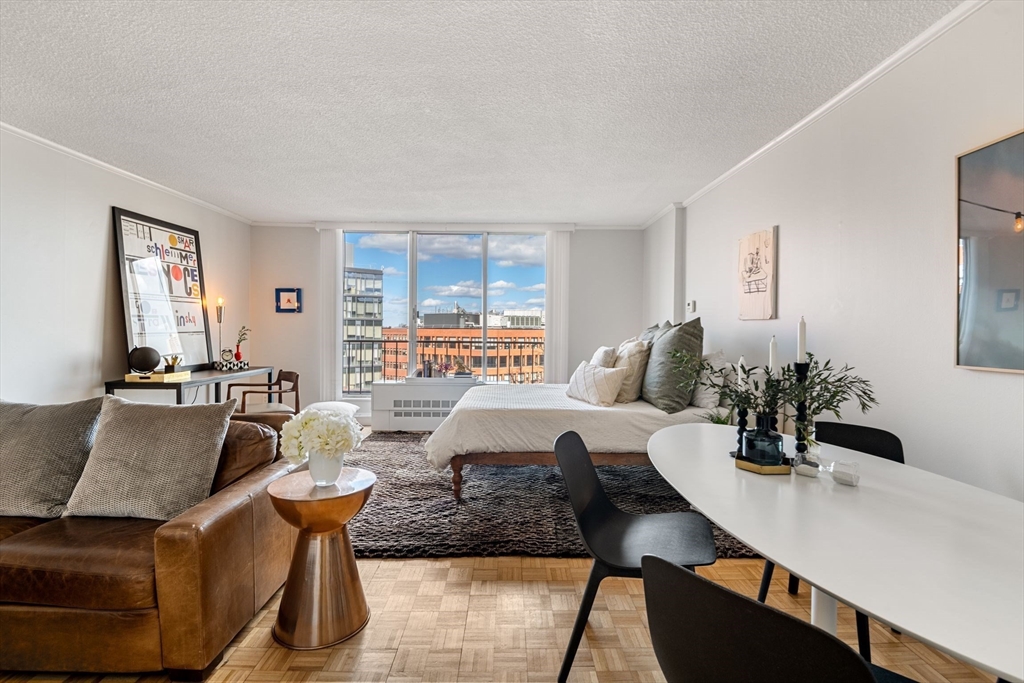 44 Washington St 915