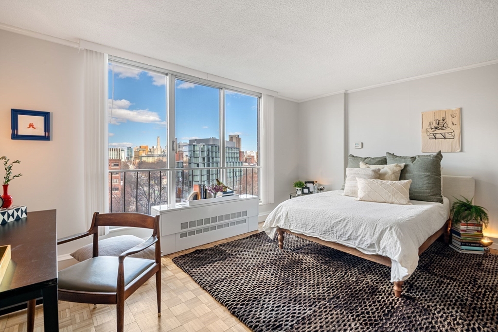 44 Washington St 915