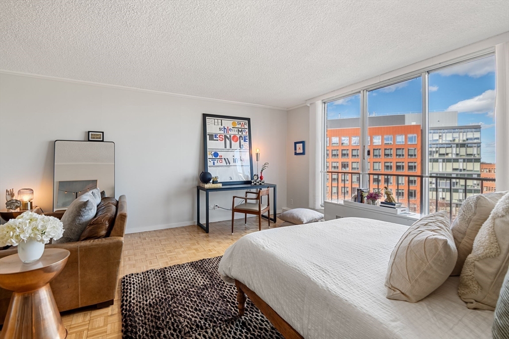 44 Washington St 915