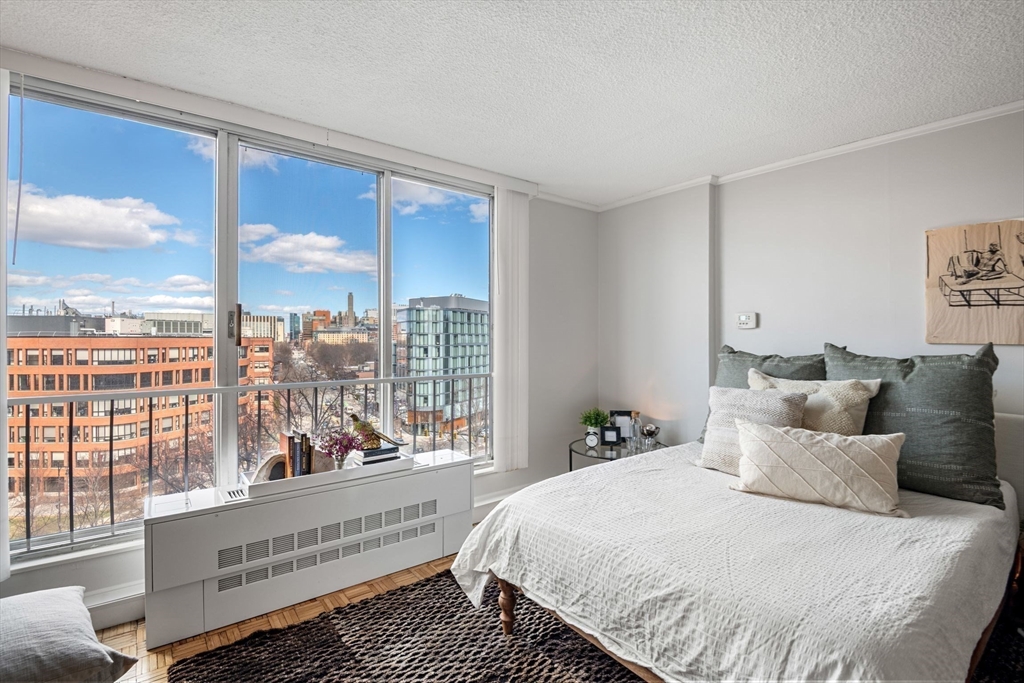 44 Washington St 915