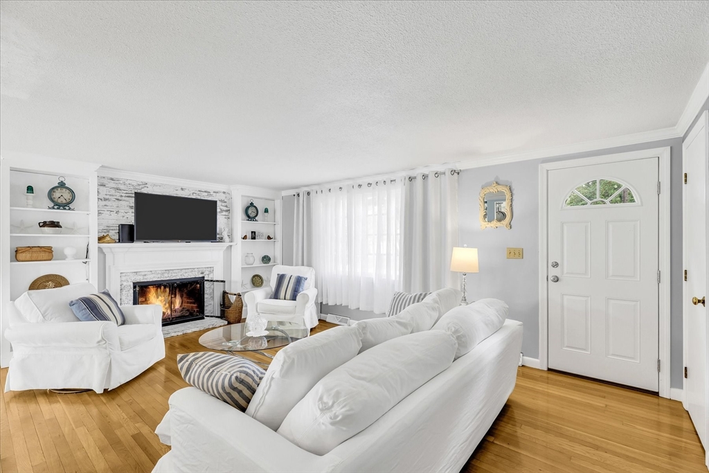 9 Lower Brook Rd