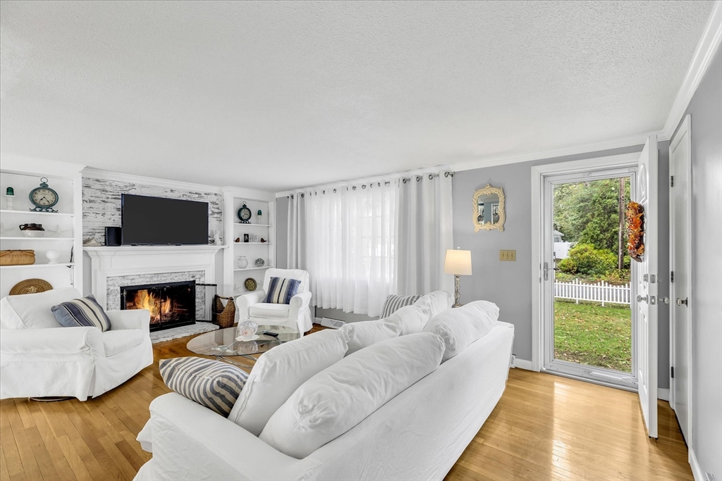 9 Lower Brook Rd