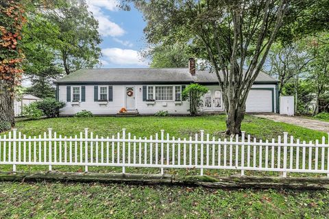 Photo of 9 Lower Brook Rd, Yarmouth, MA 02664 (MLS # 73445207)