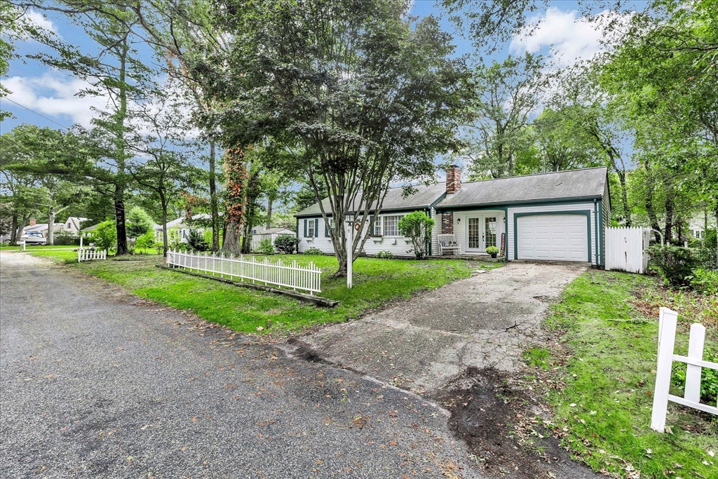 9 Lower Brook Rd