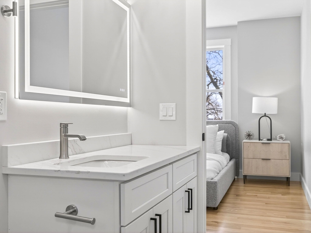 60 Stanley Street 202