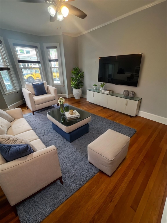 Click for 863 East Broadway #1, Boston, MA slideshow