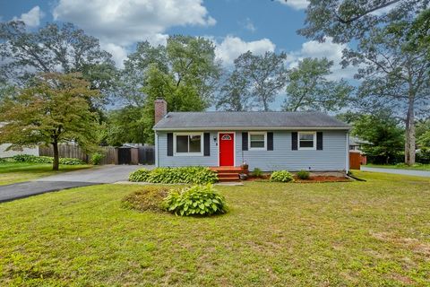 90 Feltham Rd Springfield MA 01118