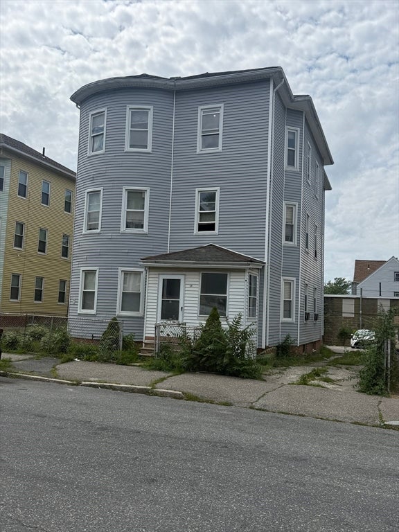 Click for 50 Perry Ave #3, Worcester, MA slideshow Click for 50 Perry Ave #3, Worcester, MA slideshow